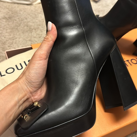 Louis Vuitton Shake Ankle Boot - Picture 15 of 15